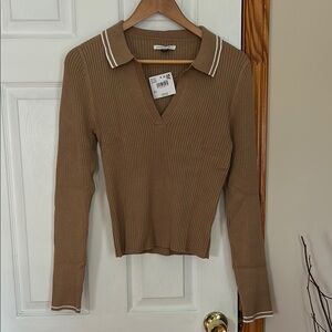 American Eagle Outfitters Tan and White V-Neck Sweater